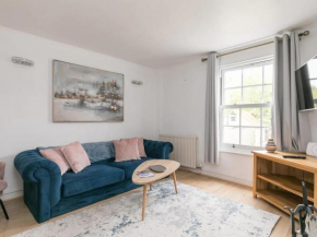4OC · Fab English Country Cottage Pass the Keys